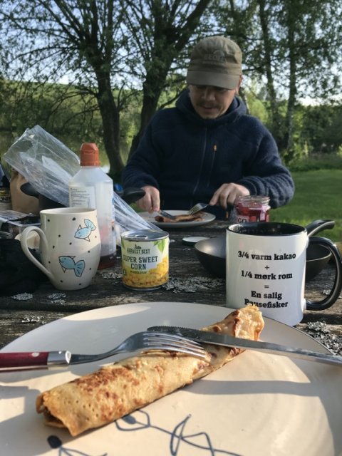 pandekage morgenmad natfiskeri medefiskeri lejrliv