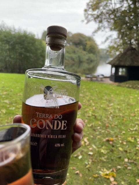 Brandy fra Azorerne serveret i Østjylland
